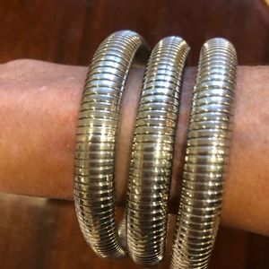 Set of silver elastic like bracelets